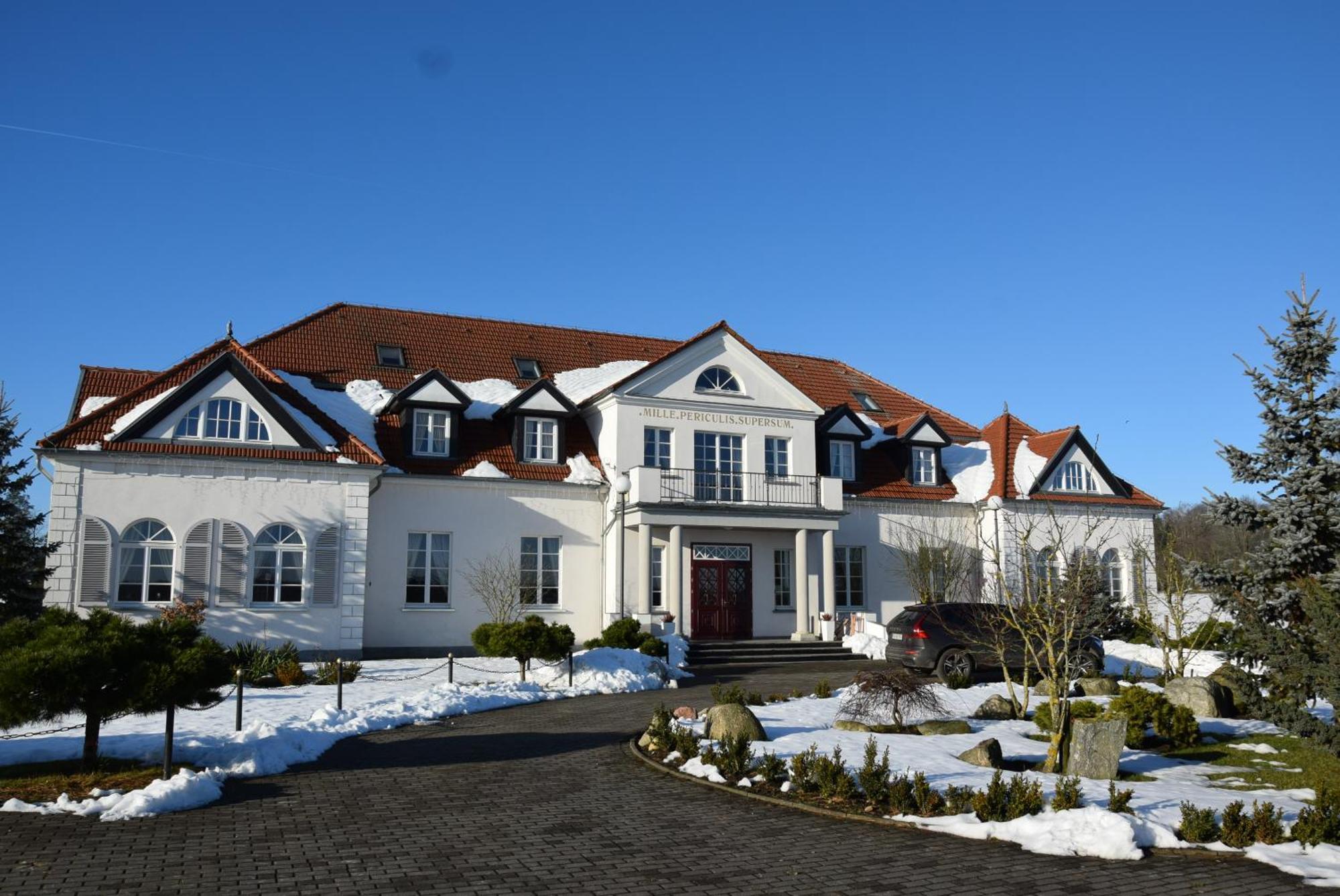 Palac I Folwark Nemino Sierakowice  Exterior photo