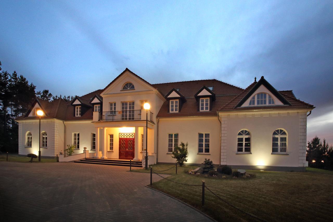 Palac I Folwark Nemino Sierakowice  Exterior photo