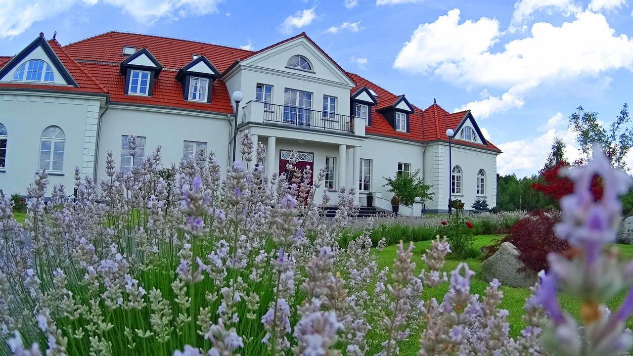 Palac I Folwark Nemino Sierakowice  Exterior photo